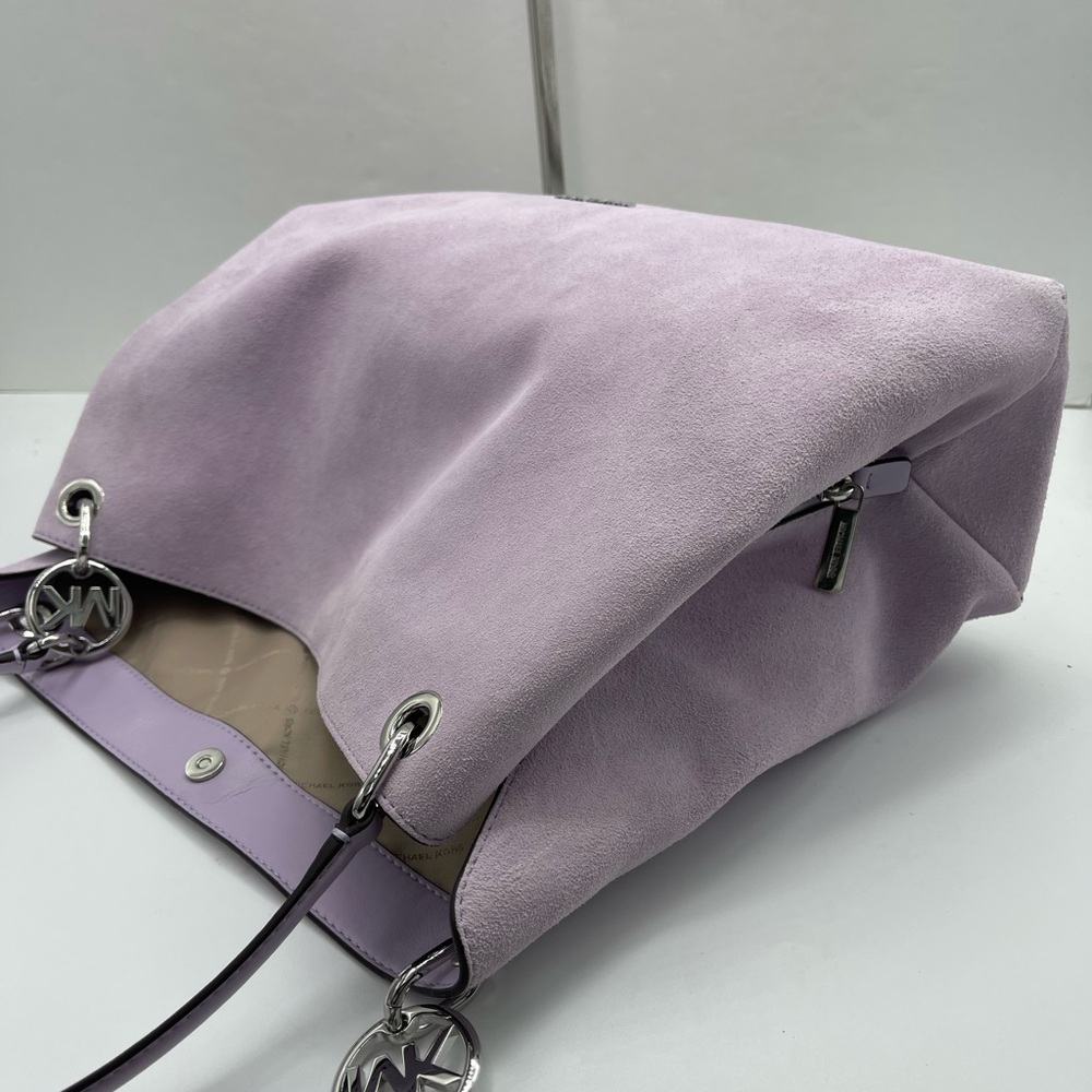 MICHAEL KORS Christina Lg Suede Triple Gusset Shoulder Tote Bag
Light Quartz
NWT - Picture 12 of 16
